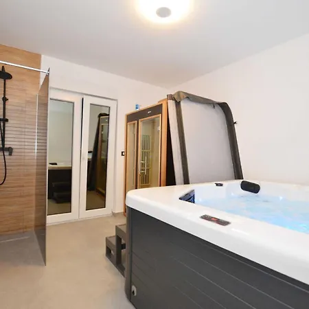 וילה Refined And Inviting In - Four Bedroom With Pool *