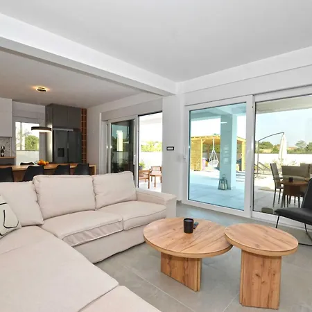 Refined And Inviting In - Four Bedroom With Pool וילה קאנפאנאר