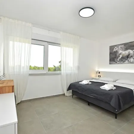 Refined And Inviting In - Four Bedroom With Pool קאנפאנאר