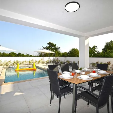 וילה Refined And Inviting In - Four Bedroom With Pool