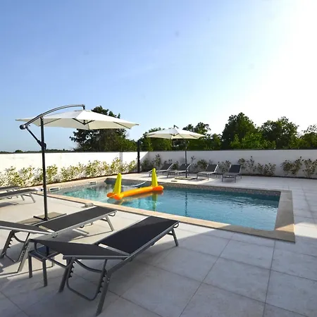 וילה Refined And Inviting In - Four Bedroom With Pool