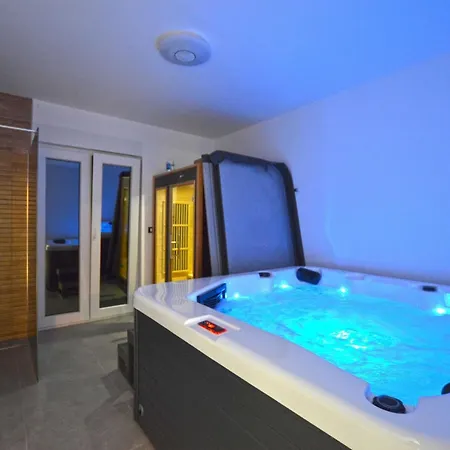 וילה Refined And Inviting In - Four Bedroom With Pool קאנפאנאר