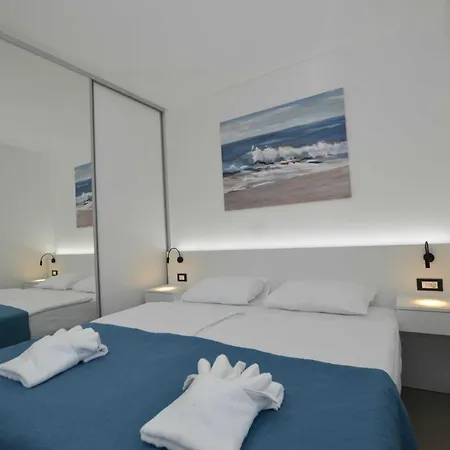Refined And Inviting In - Four Bedroom With Pool * קאנפאנאר