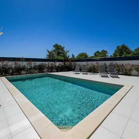 וילה Refined And Inviting In - Four Bedroom With Pool