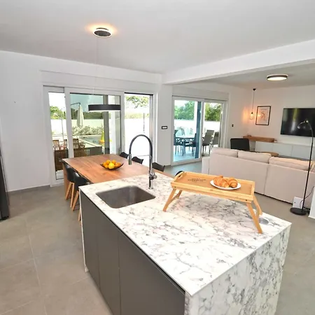 וילה Refined And Inviting In - Four Bedroom With Pool *