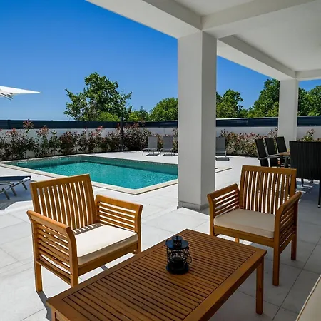 וילה Refined And Inviting In - Four Bedroom With Pool קאנפאנאר