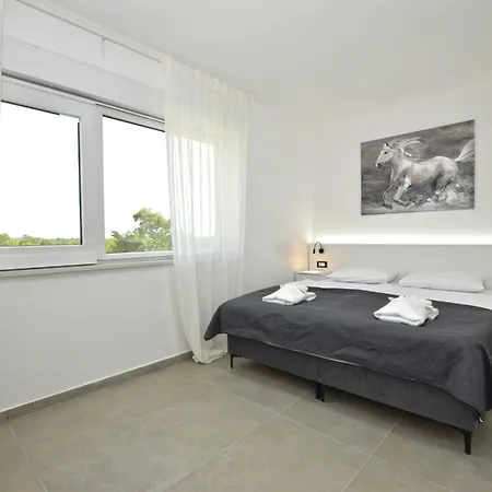 Refined And Inviting In - Four Bedroom With Pool * קאנפאנאר