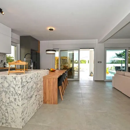 וילה Refined And Inviting In - Four Bedroom With Pool *