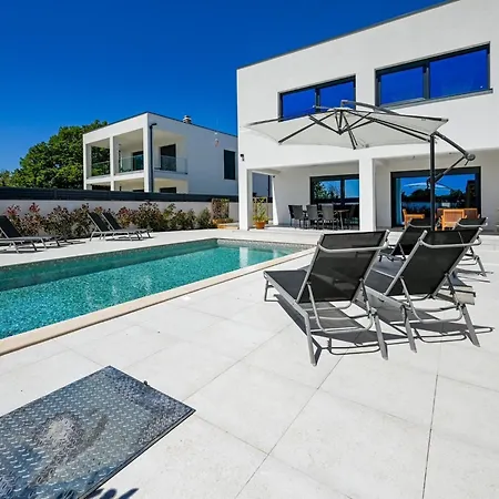 Refined And Inviting In - Four Bedroom With Pool וילה קאנפאנאר