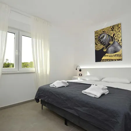 Refined And Inviting In - Four Bedroom With Pool קאנפאנאר