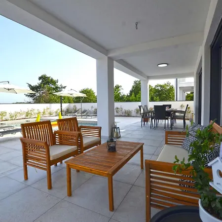 Refined And Inviting In - Four Bedroom With Pool קאנפאנאר