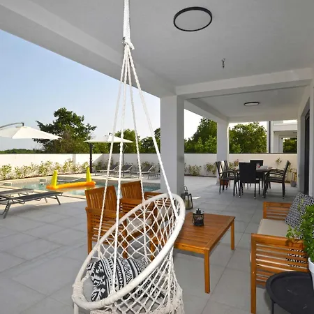 וילה Refined And Inviting In - Four Bedroom With Pool
