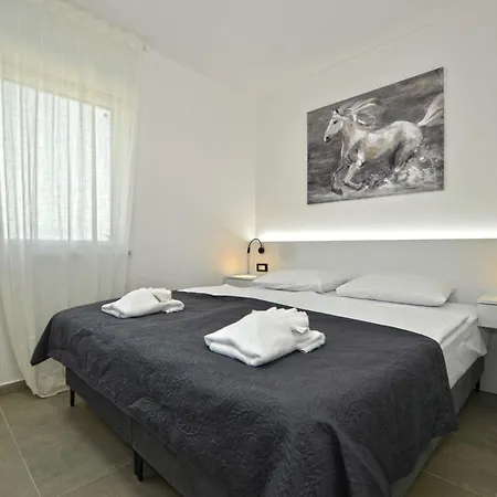 Refined And Inviting In - Four Bedroom With Pool וילה קאנפאנאר