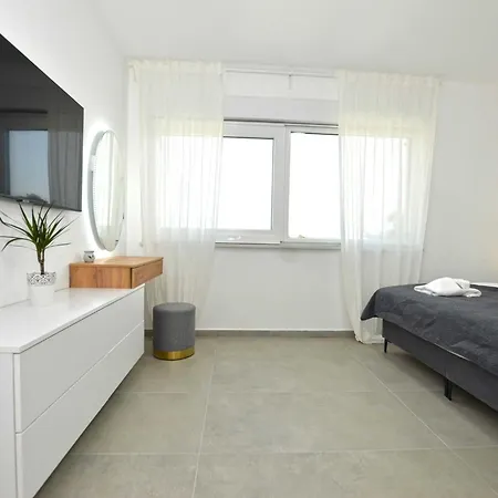 Refined And Inviting In - Four Bedroom With Pool * קאנפאנאר