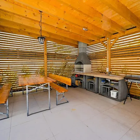 וילה Refined And Inviting In - Four Bedroom With Pool