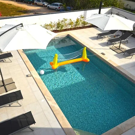Refined And Inviting In - Four Bedroom With Pool וילה קאנפאנאר