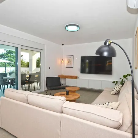 Refined And Inviting In - Four Bedroom With Pool קאנפאנאר