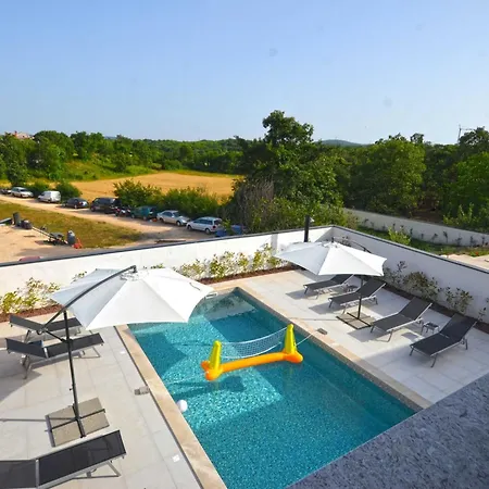 וילה Refined And Inviting In - Four Bedroom With Pool קאנפאנאר