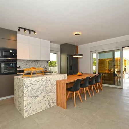 וילה Refined And Inviting In - Four Bedroom With Pool קאנפאנאר