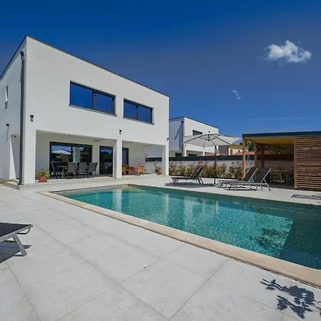 Refined And Inviting In - Four Bedroom With Pool וילה קאנפאנאר