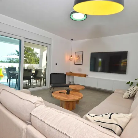וילה Refined And Inviting In - Four Bedroom With Pool *
